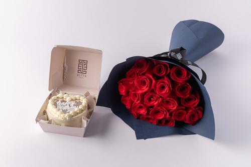 Mini Cake With Flower 17