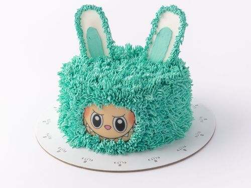 Labobo Cake 1 - 6 inches cake, enough for 8 to 10 people with mixed flavors vanilla and chocolate.