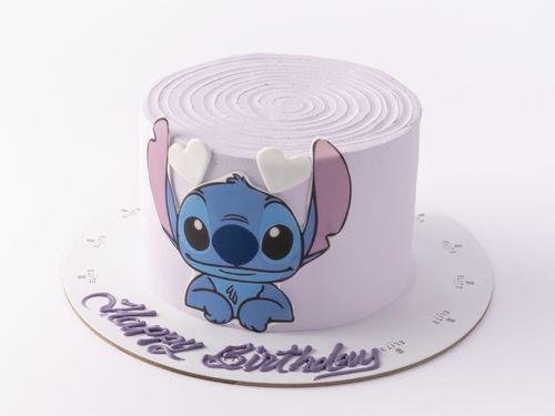 ‏Stitch Cake 43 - 6 inches cake, enough for 8 to 10 people with mixed flavors vanilla and chocolate.