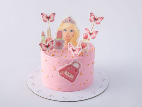 ‏Kids Cake 600 - 6 inches cake, enough for 8 to 10 people with mixed flavors vanilla and chocolate.