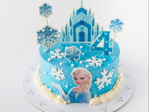 Kids Cake 4 - 6 inches cake, enough for 8 to 10 people with mixed flavors vanilla and chocolate.