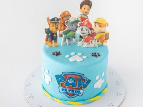 Kids Cake 5 - 6 inches cake, enough for 8 to 10 people with mixed flavors vanilla and chocolate.