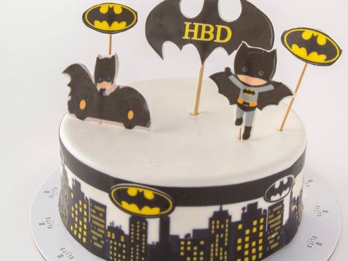 Kids Cake 6 - 6 inches cake, enough for 8 to 10 people with mixed flavors vanilla and chocolate.