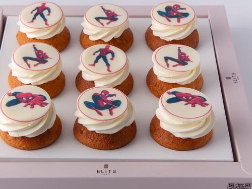 Kids Cupcakes 10 - 9 vanilla cupcakes