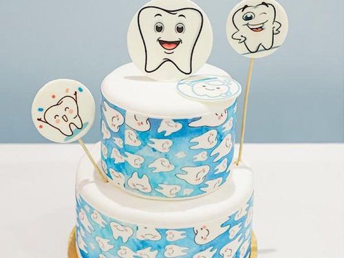 Children's Cake 12 - 6-inch cake serves 8-10 people in vanilla and chocolate flavors