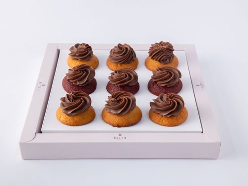 Cupcake 10 - 9 cupcakes with original muffin cake and chocolate flavors.