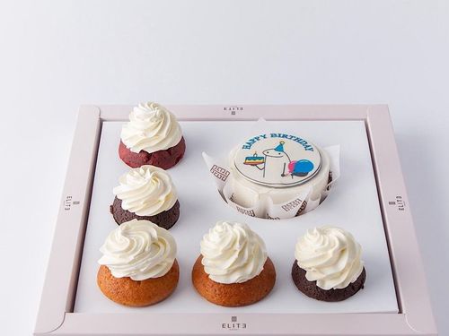 Cupcake And Cake 7 - A 4-inch cake, enough for 1 to 2 people. The flavors are vanilla and strawberry. Comes with 5 cupcakes.