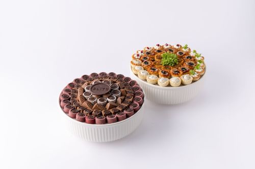 Chocolate and pastry tray E9 - A tray of chocolates and pastries with various Belgian fillings.