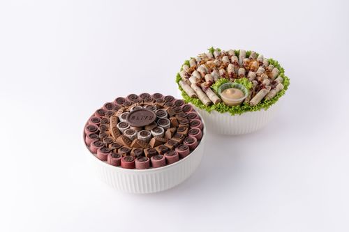 E10 Chocolate tray and heater - Belgian chocolate tray with different fillings and a grilled dish with different fillings.