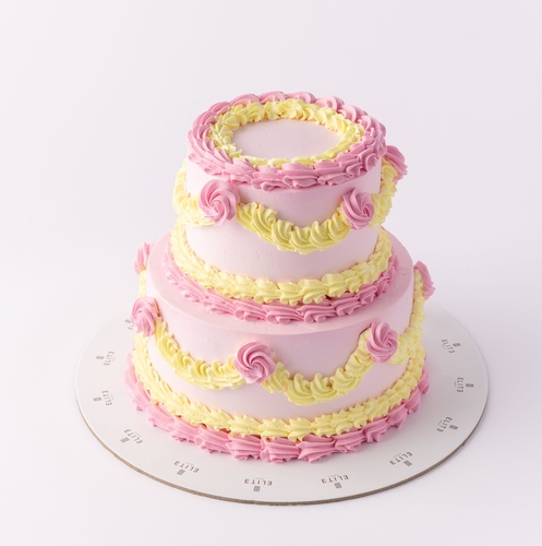 cake 978 - 6 Inches cake, enough for 8 to 10 persons with mixed flavors of red velvet, vanilla and chocolate