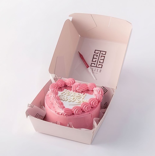 Mirror Mini Cake 4 - 4 Inches cake, enough for 1 to 2 persons, flavors are vanilla and strawberry.