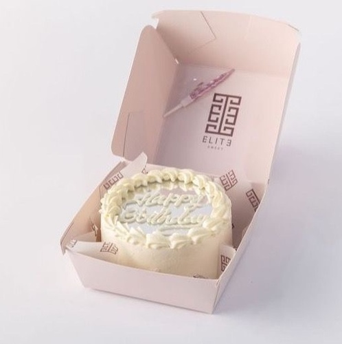 Mirror Mini Cake 6 - 4 Inches cake, enough for 1 to 2 persons, flavors are vanilla and strawberry.