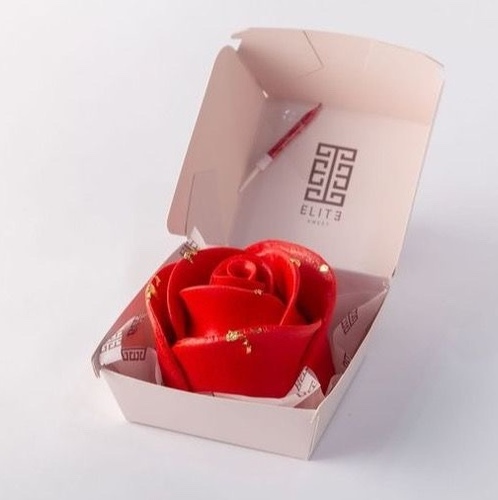 Mini Cake 8 - 4 Inches cake, enough for 1 to 2 persons, flavors are vanilla and strawberry.