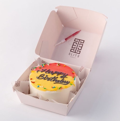 Mini Cake 29 - A 4 inches cake, enough for 1 to 2 people. The flavors are vanilla and strawberry.