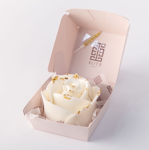 Mini Cake 30 - A 4 inches cake, enough for 1 to 2 people. The flavors are vanilla and strawberry.