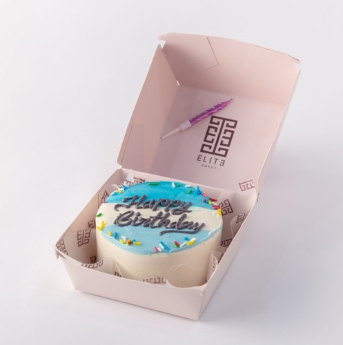 Mini Cake 31 - A 4 inches cake, enough for 1 to 2 people. The flavors are vanilla and strawberry.