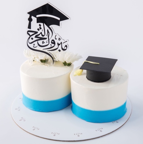 Gradation cake 12 - A 8 inch cake, enough for 8 to 10 people, the flavors are red velvet, vanilla, and chocolate.