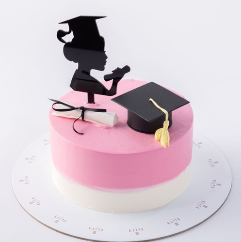 Gradation cake 15 - A 8 inch cake, enough for 8 to 10 people, the flavors are red velvet, vanilla, and chocolate.