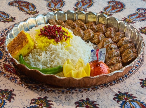 kebab Kubideh with rice - 2 skewers of kebab kobideh served with grilled tomatoes and rice