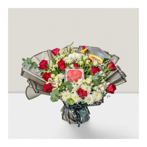 GRADUATION BOUQUET WITH CAKE - CAKE ENOUGH FOR 2/4 PERSONS