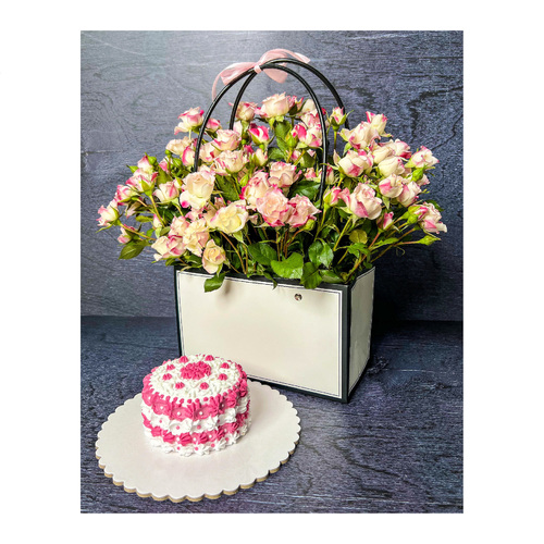 CAKE WITH BAG OF ROSES