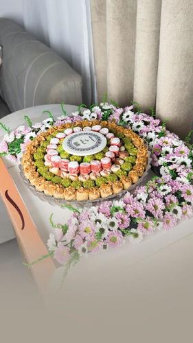 غريبه مع ورد