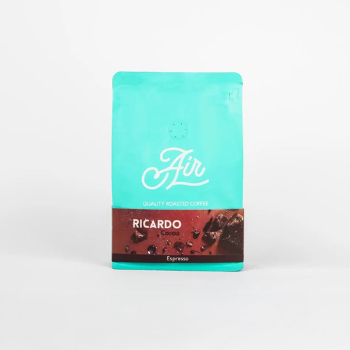 Ricardo Coffee – Espresso - Brazilian Ricardo Coffee – The best espresso beans with a distinctive and balanced taste
Origin: Brazilian Coffee Tasting Notes: Chocolate, Almond Processing: Dry Variety: Red Catuai Weight: 250 g Note: Store in a cool, dry place. For best quality, keep the coffee in its vacuum-sealed bag to prevent damage and preserve flavor. Suitable for Espresso only
