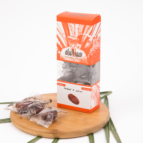 WindowBox - Medjool 150g - The first stage at which the medjool fruit becomes edible is the rutab stage, medjool is characterized by its large size, soft texture, and distinctive flavor that leans towards caramel. Single Wrapped Packed in a box.