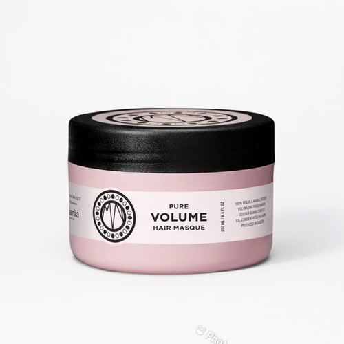 Yasmine Hair Boutique - 250 ml Pure volume masque - An effective treatment that moisturizes and nourishes fine and thin hair for a silky-smooth result without weighing it down. Volumizing Provitamin B5 adds lasting vitality and volume to your hair. The Pure Volume Masque has a citrusy and floral scent of neroli, lemon and hyacinth.
For fine hair  With volumizing and moisturizing provitamin B5 100% vegan & animal friendly  CO2 compensated packaging