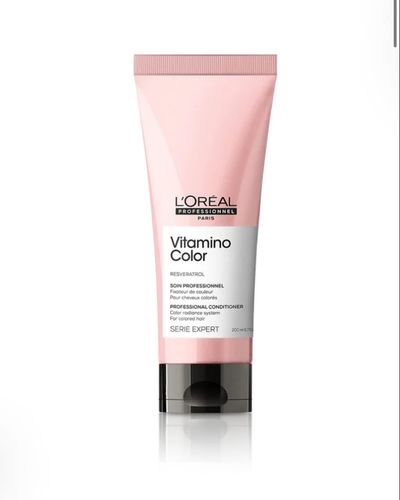 Loreal - Vitamino Color – Conditioner - 200ml - Loreal - Vitamino Color – Conditioner - 200ml 
 Enriched with Resveratrol , the formula protects hair against breakage while maintaining shine on color treated hair for a perfect luminous result. Hair is instantly softer, shinier and protected from root to tip.