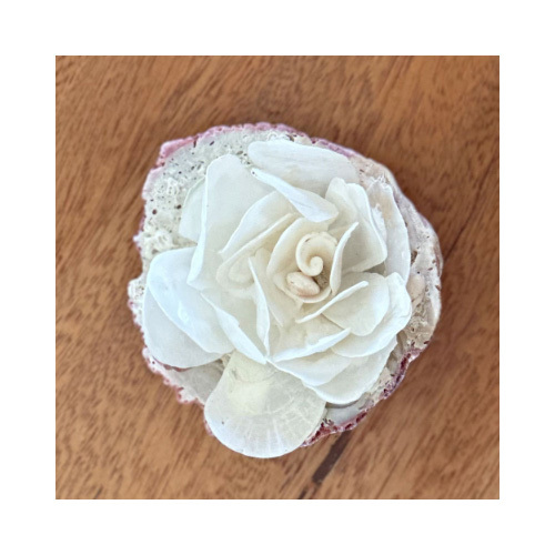 Bait Om Soud - Shell 1 - A handmade shell flower to remind us the serenity of the sea, the smell of salty air and how the water feels on your skin.