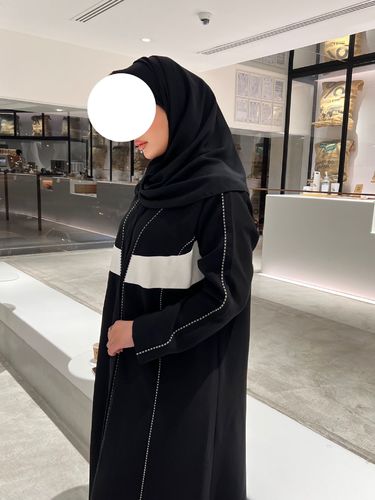 Saham Abaya - NF5 - se Write the Following Information in the Notes Box Below:
Shoulder Size:
Sleeve Length:
Chest Rotation:
Note: Implementation Period Is 10 Days 
Delivery Fee of 3 Dinars to Be Paid upon Receipt of the Order