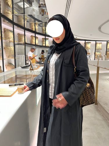 Saham Abaya - SD3 - Please Write the Following Information in the Notes Box Below:
Shoulder Size:
Sleeve Length:
Chest Rotation:
Note: Implementation Period Is 10 Days 
Delivery Fee of 3 Dinars to Be Paid upon Receipt of the Order