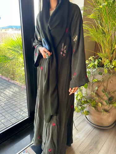 Flowery - Please Write the Following Information in the Notes Box Below:
Shoulder Size:
Sleeve Length:
Chest Rotation:
Note: Implementation Period Is 7 Days 
Delivery Fee of 3 Dinars to Be Paid upon Receipt of the Order