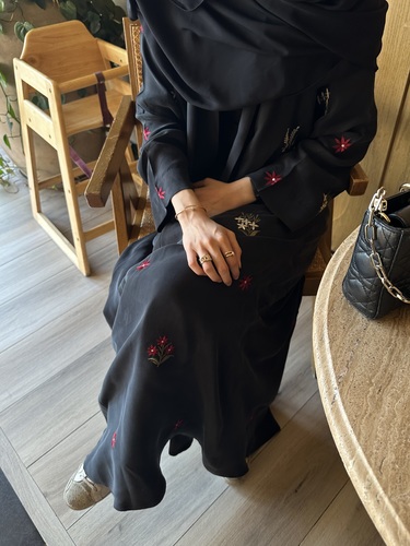 Black Flowery - Delivery Fee of 3 Dinars to Be Paid upon Receipt of the Order