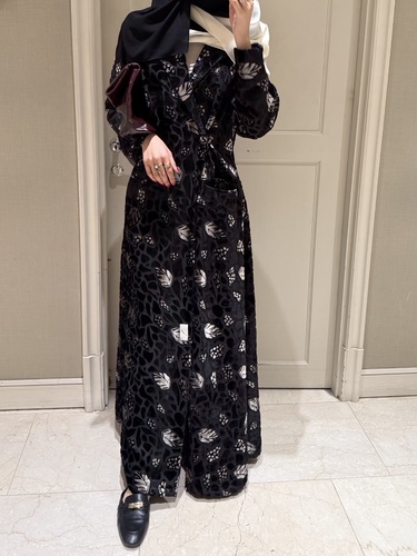 VL - يرجى كتابة البيانات التالية في صندوق الملاحظات في الأسفل:
مقاس الكتف :
طول الكم : 
دوران الصدر: 
ملاحظة: مدة التنفيذ 7 يوم
رسوم التوصيل ٣ دنانير يتم دفعهم عند استلام الطلب