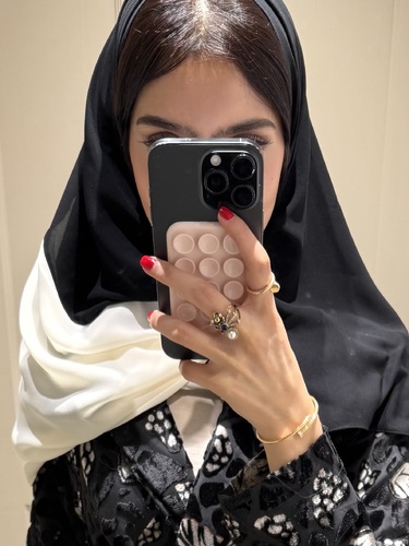 Mixed Hejab - حجاب خامة كريب شيفون لونين طوله مترين والعرض ٨٠ انش ملاحظة: مدة التنفيذ من يوم الي يومين 
رسوم التوصيل ٣ دنانير يتم دفعهم عند استلام الطلب