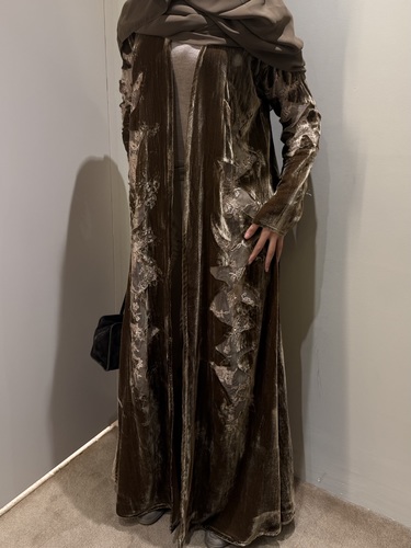 BV - يرجى كتابة البيانات التالية في صندوق الملاحظات في الأسفل:
مقاس الكتف :
طول الكم :&nbsp;
دوران الصدر:&nbsp;
ملاحظة: مدة التنفيذ 7 يوم
رسوم التوصيل ٣ دنانير يتم دفعهم عند استلام الطلب