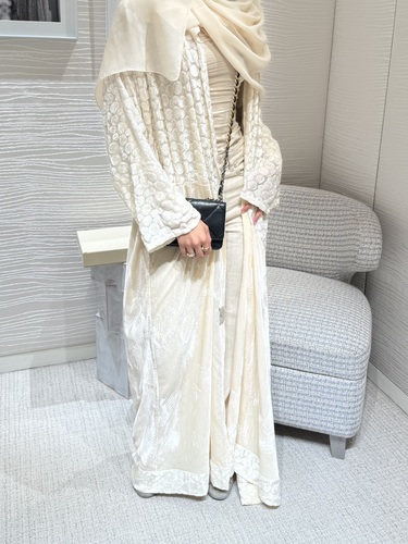 Pearl - يرجى كتابة البيانات التالية في صندوق الملاحظات في الأسفل:
مقاس الكتف :
طول الكم :&nbsp;
ملاحظة: مدة التنفيذ 7 يوم

رسوم التوصيل ٣ دنانير يتم دفعهم عند استلام الطلب