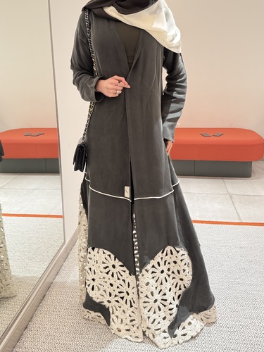 BM - يرجى كتابة البيانات التالية في صندوق الملاحظات في الأسفل:
مقاس الكتف :
طول الكم :&nbsp;
دوران الصدر:&nbsp;
ملاحظة: مدة التنفيذ 7 يوم
رسوم التوصيل ٣ دنانير يتم دفعهم عند استلام الطلب