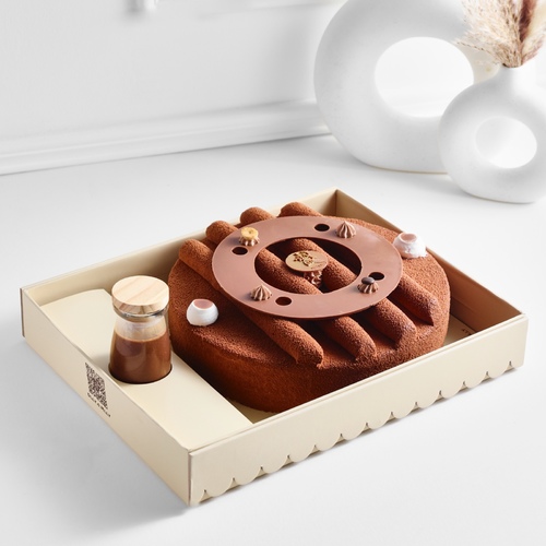 jan. cake big - January CakeWith a distinctive design
Cake, Swiss chocolate, caramel, cream, and sauceSpecialWith a luxurious chocolate sauce
Serves 13 people