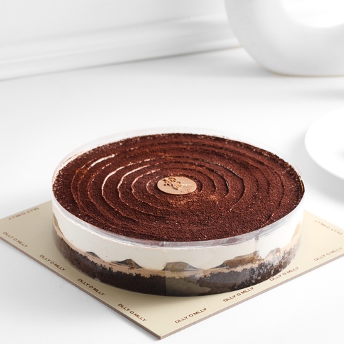 tiramisu big - Tiramisu with layers of fluffy cake dipped in coffee and topped with fine powder
Serves 13 people.