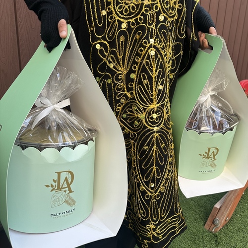 باكج سخانين - باكج سخانين اثنين مع شمعة &nbsp; النوع الأول : سخان تمر مع طبقات تشيز و مكسرات&nbsp; النوع الثاني : سخان بيستاشيو طبقات مع كاسترد و كنافة و بسكون و كيك فستق&nbsp; السخان الواحد يكفي ٣ - ٤ اشخاص