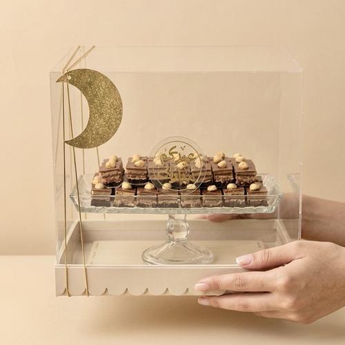 قولدن هيزل في بوكس اكريلك - ٥٣ حبه قولدن في صينية كريستال مع باكج راقي في&nbsp;بوكس اكريلك و عباره للعيد اتقدمونها نقصة لحبايبكم
مع واحدة من العباراة المتوفره للعيد على قطعة اكريلك