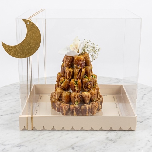 برج التمر صغير ٥٠ حبه - ٥٠ حبه تمر ب٥ حشوات مختلفة&nbsp; تشيز و كسرات / فول سوداني / كنافة بيستاشيو / بيكان و كراميل / رهش مع غطا اكريلك&nbsp; ينفع نقصه لحبايبكم