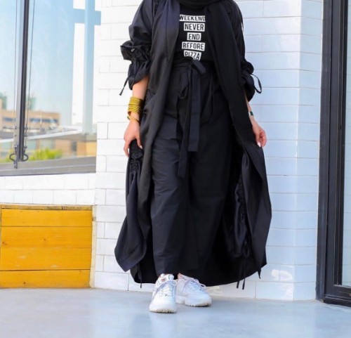 Mona Alsabri - A 27 - Free size, but we need the length of the abaya

raw type: Shantoon