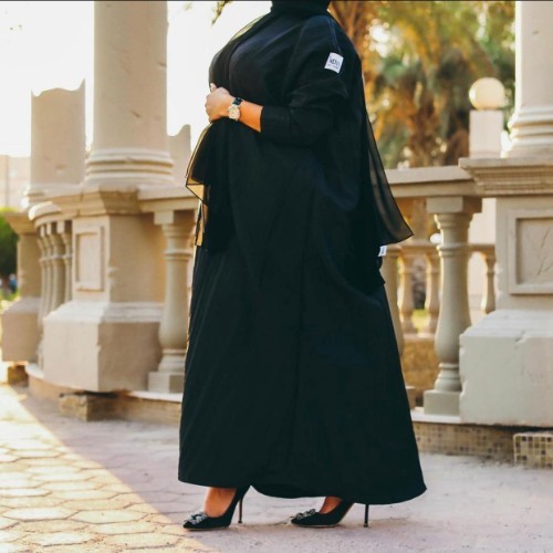 4 - Free size, but we need the length of the abaya

raw type : Tafteh