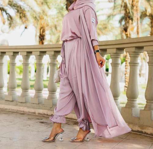 Mona Alsabri - C 20 - Free size, but we need the length of the abaya 
 
 raw type: Barbi