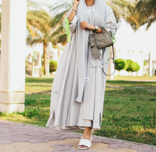 Mona Alsabri - C 21 - Free size, but we need the length of the abaya 
 
 raw type : Linin