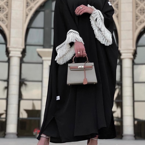 Mona Alsabri - O9 - Free size, but we need the length of the abaya 
 raw type : internet